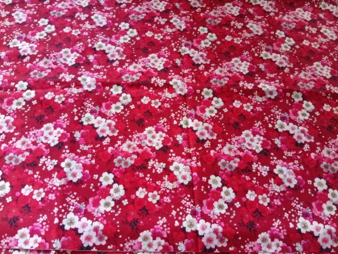 Coupon de tissu imprimé polyester souple et doux motifs fleurs rouges roses top qualité