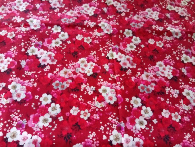 Coupon de tissu imprimé polyester souple et doux motifs fleurs rouges roses top qualité