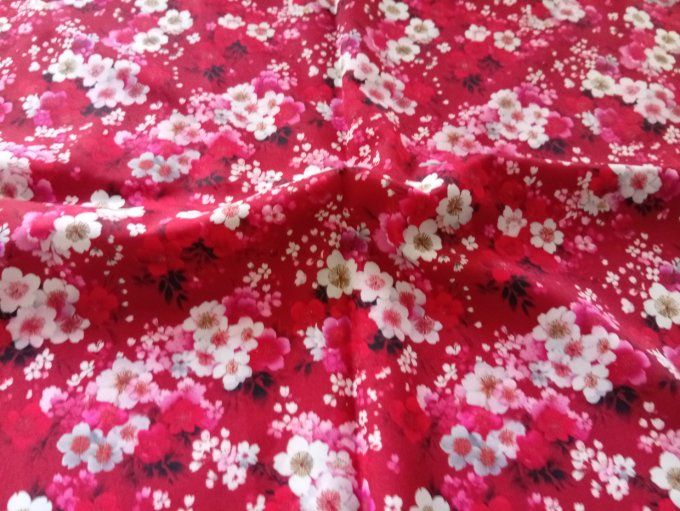 Coupon de tissu imprimé polyester souple et doux motifs fleurs rouges roses top qualité