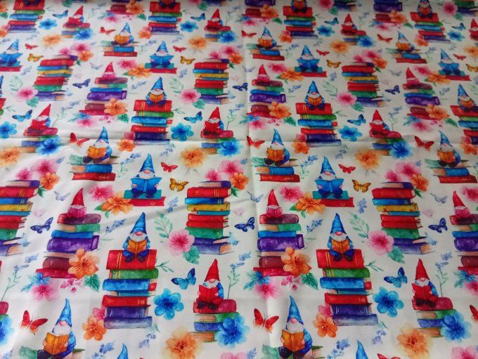 Coupon de tissu imprimé polyester souple et doux motifs gnomes livres Noël multicoloes top qualité