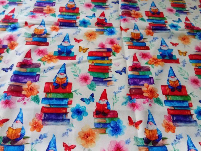 Coupon de tissu imprimé polyester souple et doux motifs gnomes livres Noël multicoloes top qualité