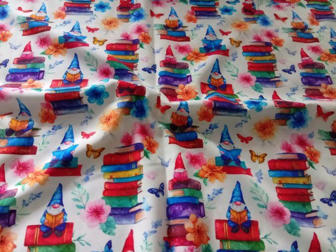 Coupon de tissu imprimé polyester souple et doux motifs gnomes livres Noël multicoloes top qualité