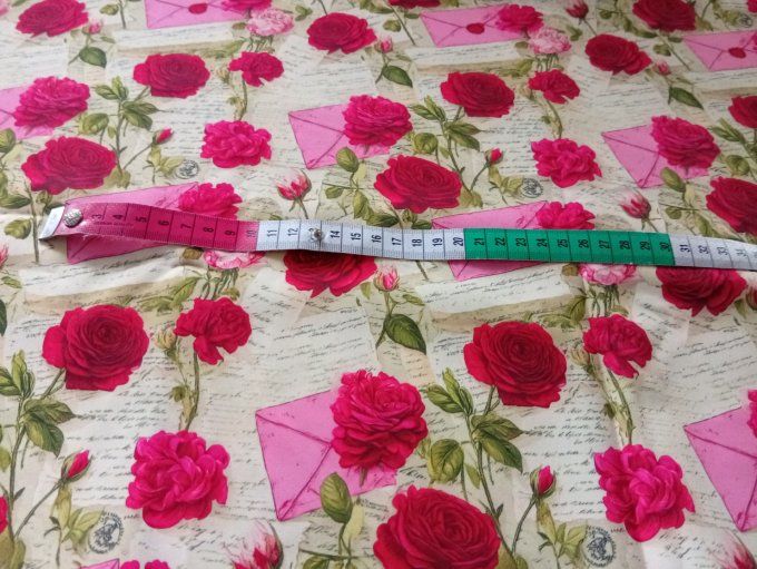 Coupon de tissu imprimé polyester souple et doux motifs roses romantisme fleurs top qualité