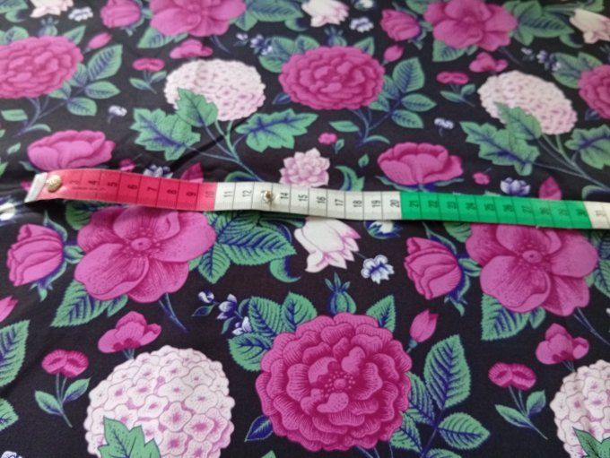 Coupon de tissu imprimé polyester souple et doux motifs fleurs feuilles top qualité
