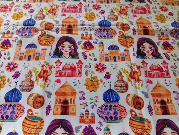 Coupon de tissu imprimé polyester souple et doux motifs orientaux féériques top qualité