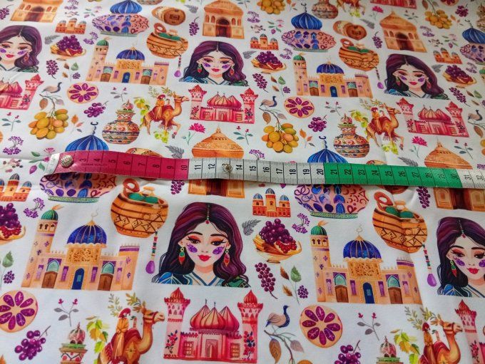 Coupon de tissu imprimé polyester souple et doux motifs orientaux féériques top qualité