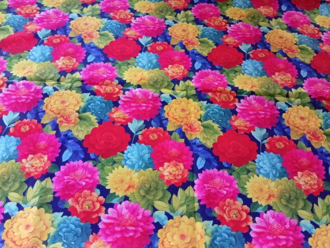 Coupon de tissu imprimé polyester souple et doux motifs fleurs multicolores top qualité