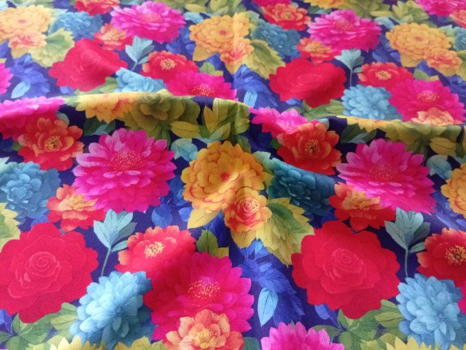 Coupon de tissu imprimé polyester souple et doux motifs fleurs multicolores top qualité