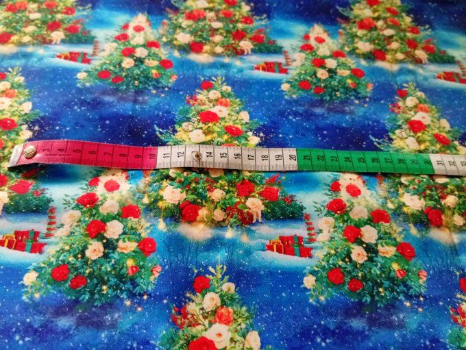 Coupon de tissu imprimé polyester souple et doux motifs sapins de Noël fêtes top qualité