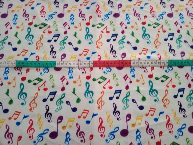 Coupon de tissu imprimé polyester souple et doux motifs notes de musique multicolores top qualité