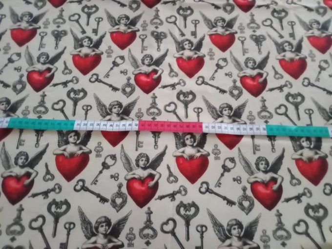Coupon de tissu imprimé polyester souple et doux motifs anges coeurs top qualité