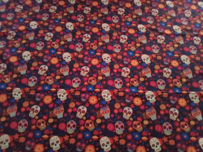 Coupon de tissu imprimé polyester souple et doux motifs têtes de mort multicolores top qualité