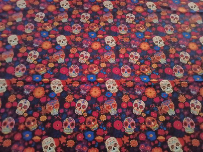 Coupon de tissu imprimé polyester souple et doux motifs têtes de mort multicolores top qualité