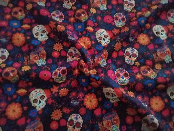 Coupon de tissu imprimé polyester souple et doux motifs têtes de mort multicolores top qualité