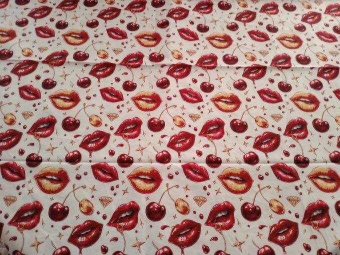 Coupon de tissu imprimé polyester souple et doux motifs fruits cerises rouge à lèvres top qualité