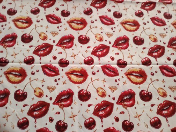 Coupon de tissu imprimé polyester souple et doux motifs fruits cerises rouge à lèvres top qualité