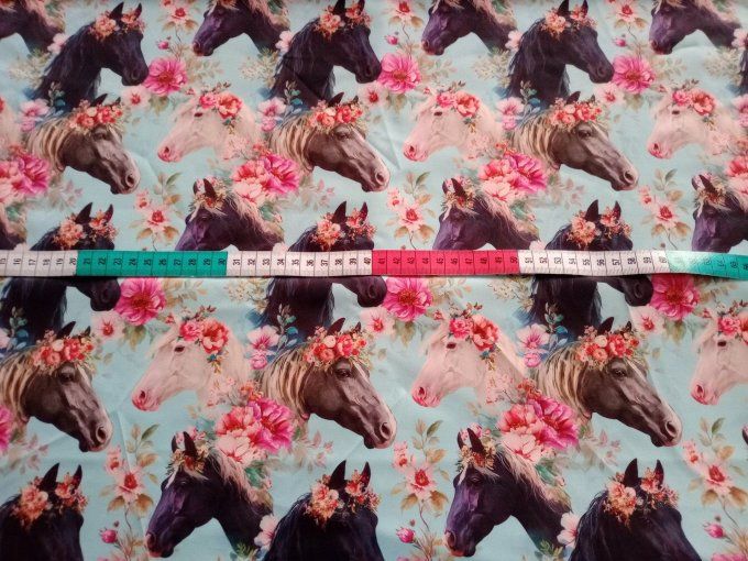 Coupon de tissu imprimé polyester souple et doux motifs chevaux cheval animaux fleurs top qualité