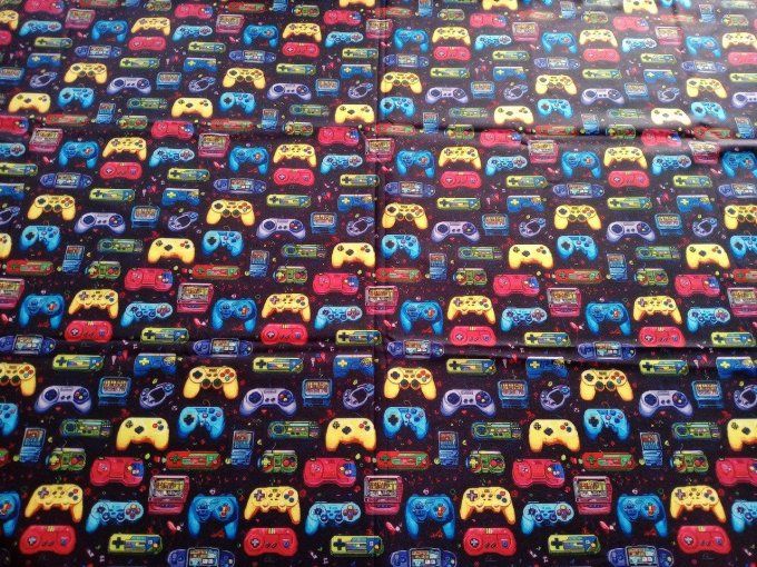 Coupon de tissu imprimé polyester souple et doux motifs jeux consoles manettes top qualité