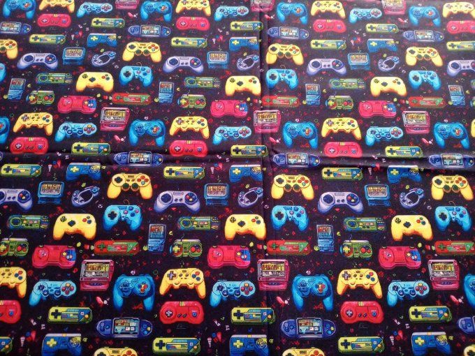 Coupon de tissu imprimé polyester souple et doux motifs jeux consoles manettes top qualité 