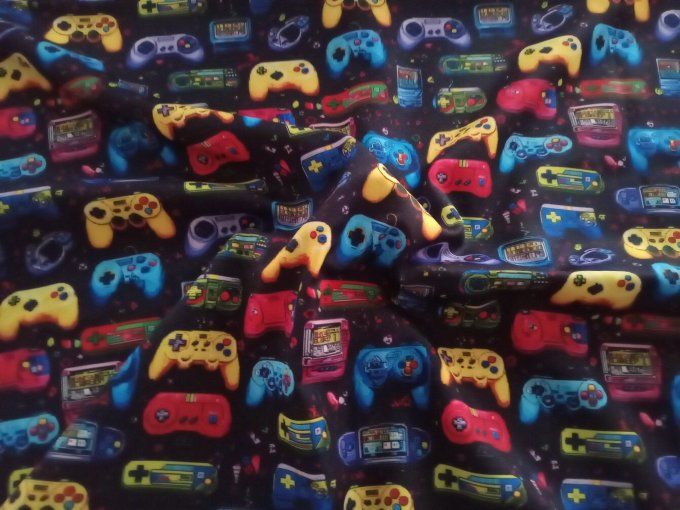 Coupon de tissu imprimé polyester souple et doux motifs jeux consoles manettes top qualité 