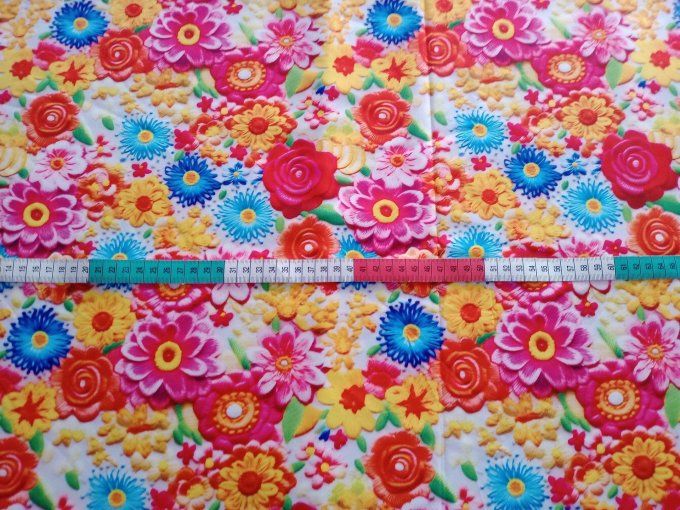 Coupon de tissu imprimé polyester souple et doux motifs fleurs multicolores top qualité