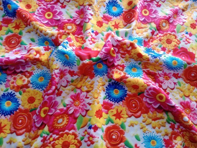 Coupon de tissu imprimé polyester souple et doux motifs fleurs multicolores top qualité