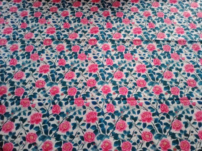 Coupon de tissu imprimé polyester souple et doux motifs fleurs roses top qualité