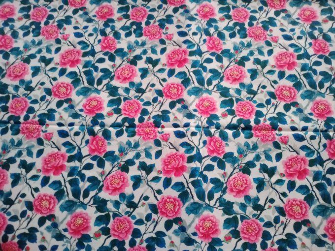 Coupon de tissu imprimé polyester souple et doux motifs fleurs roses top qualité