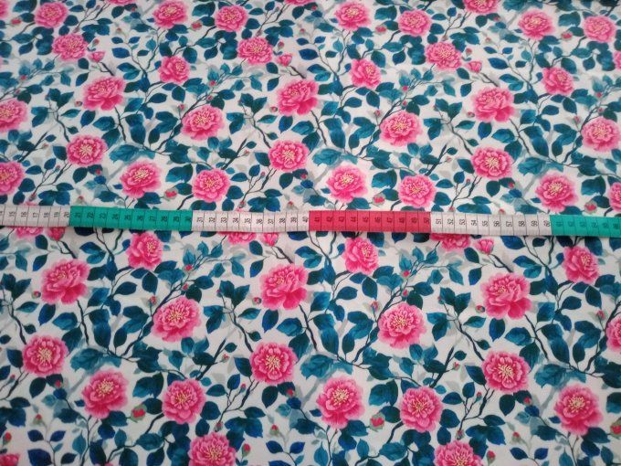Coupon de tissu imprimé polyester souple et doux motifs fleurs roses top qualité