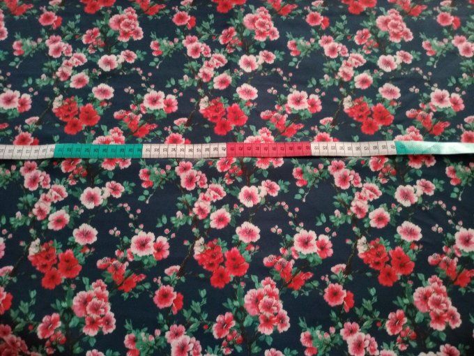 Coupon de tissu imprimé polyester souple et doux motifs fleurs top qualité