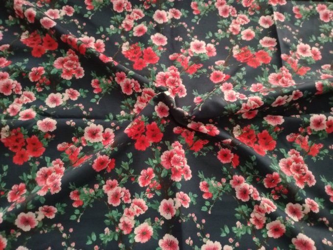 Coupon de tissu imprimé polyester souple et doux motifs fleurs top qualité