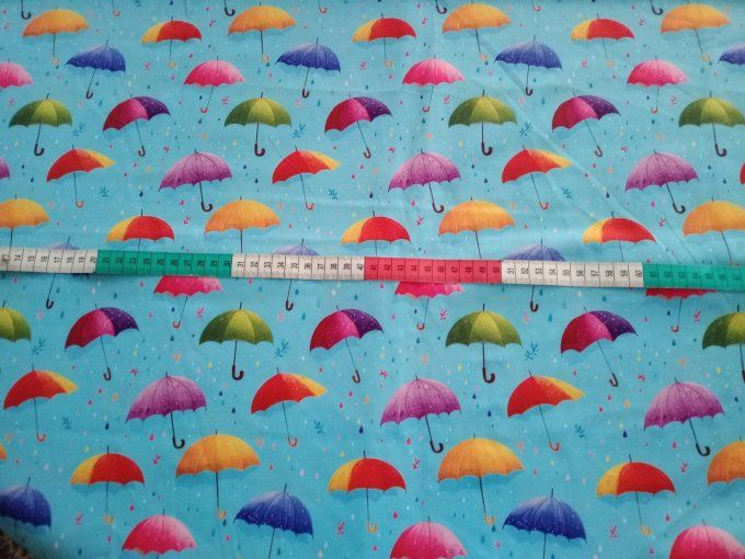 Coupon de tissu imprimé polyester souple et doux motifs parapluies multicolores top qualité