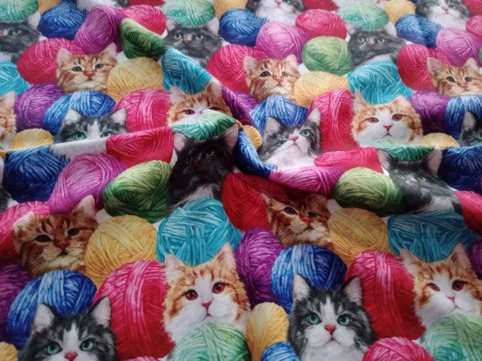 Coupon de tissu imprimé polyester souple et doux motifs chats animaux pelotes de laine top qualité