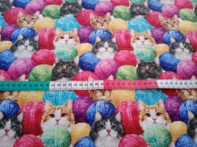 Coupon de tissu imprimé polyester souple et doux motifs chats animaux pelotes de laine top qualité