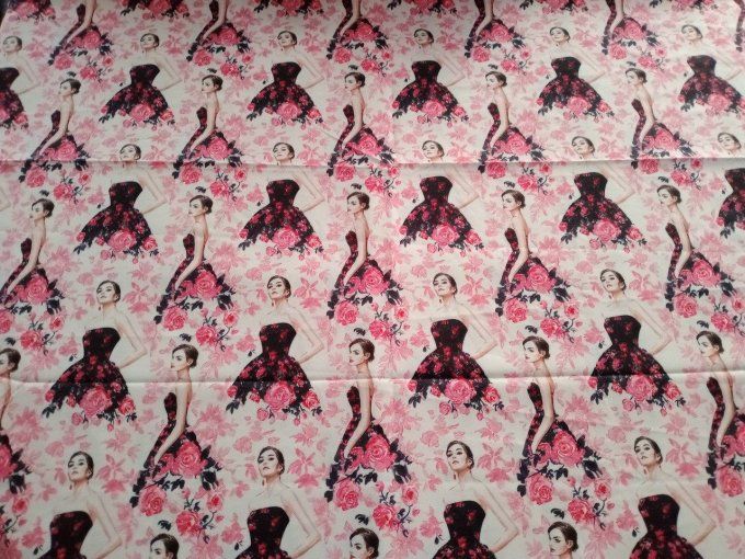 Coupon de tissu imprimé polyester souple et doux motifs femmes fleurs romantique top qualité