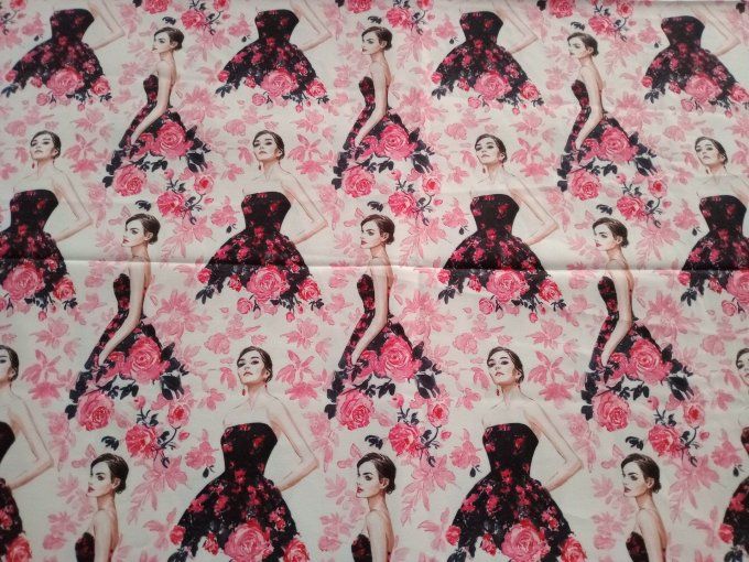 Coupon de tissu imprimé polyester souple et doux motifs femmes fleurs romantique top qualité