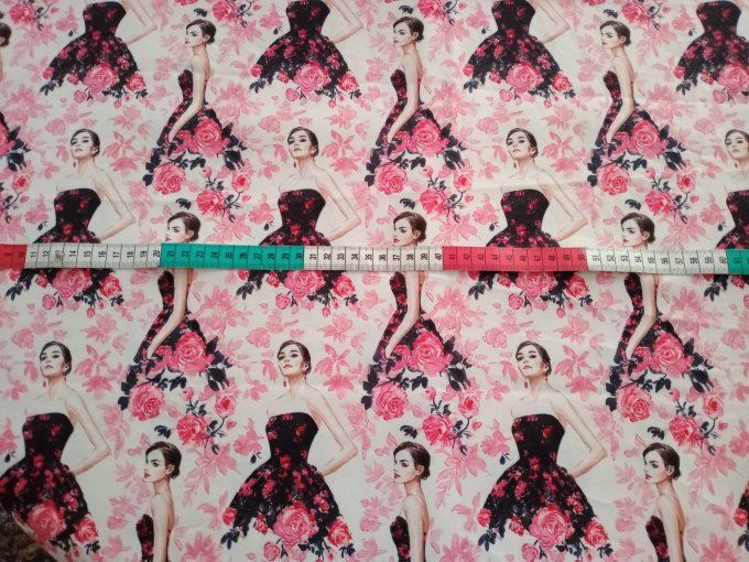 Coupon de tissu imprimé polyester souple et doux motifs femmes fleurs romantique top qualité