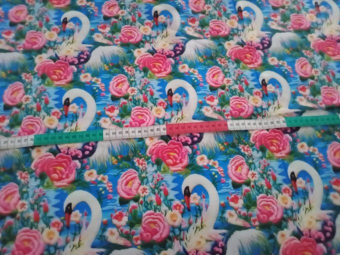 Coupon de tissu imprimé polyester souple et doux motifs cygnes animaux fleurs top qualité